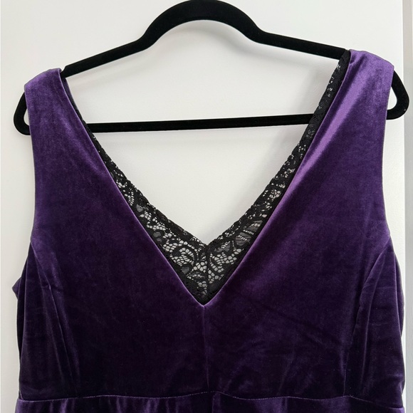 New Noir Elegant Purple Velvet Dress with Black Lace Detail Size X - Picture 2 of 9
